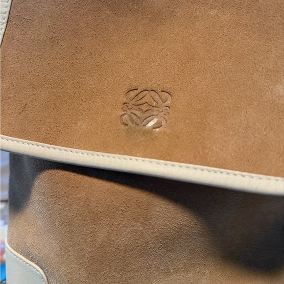 💯Loewe Tan and Cream Suede Crossbody Bag - Picture 2 of 16